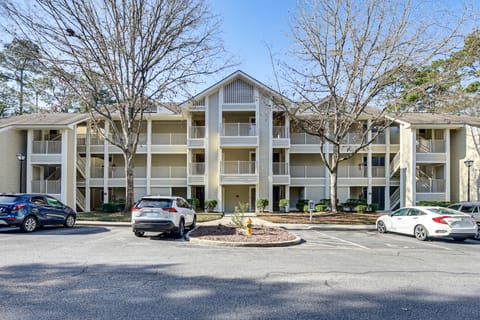 Family Friendly! Golf-Front Haven in Cherry Grove Apartment in Little River