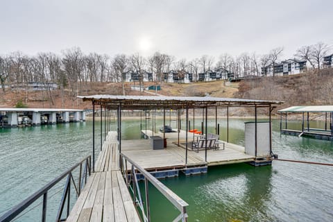 Private Dock & Theater Room: Lake Ozark Luxury House in Village Four Seasons