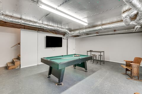 Fish & Swim Off the Dock: Lake Sinclair Family Gem House in Lake Sinclair