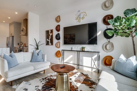 Rooftop Deck! Centrally Located Nashville Townhome Apartment in Nashville