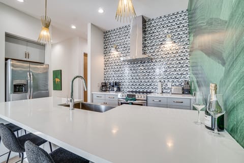 1 Mi to Nashville General: Upscale Townhome Apartment in Nashville