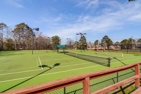 Hot Tub & Games Galore! Greers Ferry Lake Home House in Fairfield Bay