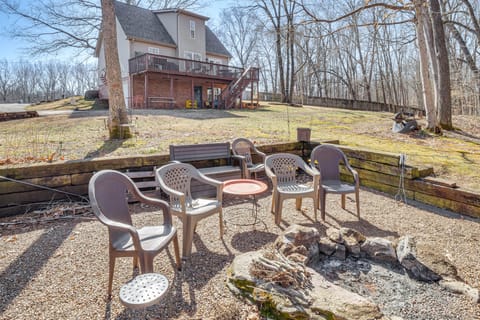 10 Mi to Downtown Clarksville: Studio w/ Patio! Apartment in Tennessee