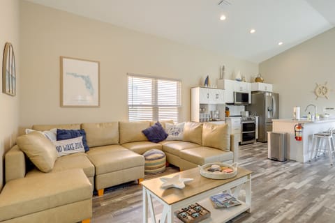 Deck & Steinhatchee River Views: Family Getaway House in Steinhatchee