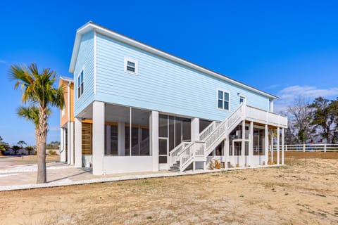 Deck & Steinhatchee River Views: Family Getaway House in Steinhatchee