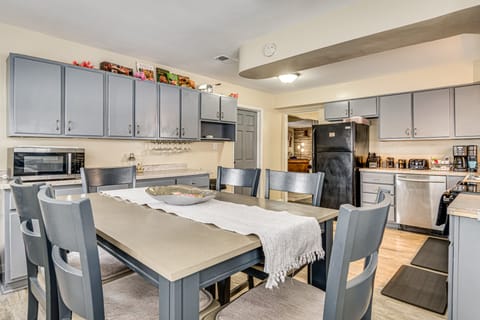 1 Mi to Butler! Family-Friendly Indianapolis Home House in Indianapolis