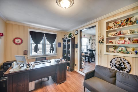 Private Yard & Patio BBQ! Norfolk Home Near Dtwn House in Norfolk