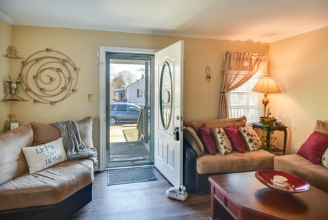 Private Yard & Patio BBQ! Norfolk Home Near Dtwn House in Norfolk