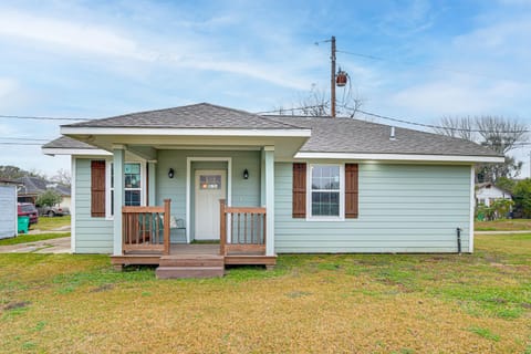 Fully Updated & Convenient! Baytown Home Near Dtwn House in Baytown