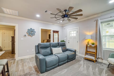 Fully Updated & Convenient! Baytown Home Near Dtwn House in Baytown