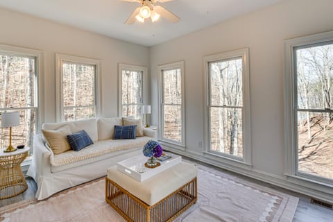 Serene Lake Lanier Home: Walk to Dock & Fire Pit House in Lake Lanier