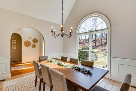 Serene Lake Lanier Home: Walk to Dock & Fire Pit House in Lake Lanier