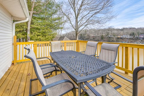 Herrington Lake Home w/ Deck: Golf, Boat & Relax! House in Kentucky