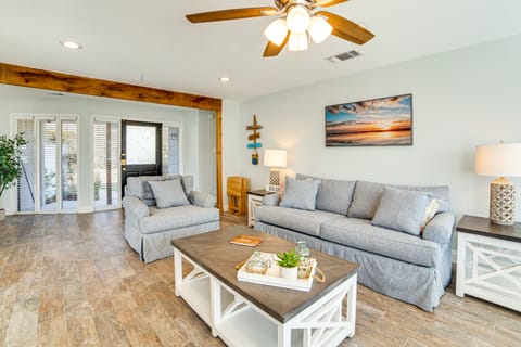 Lakeside Retreat: Large Spacious Home w/ Game Room House in Tool