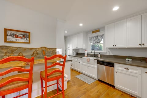 Walk to Lake Arrowhead Village: Bright Gem w/ Deck House in Lake Arrowhead