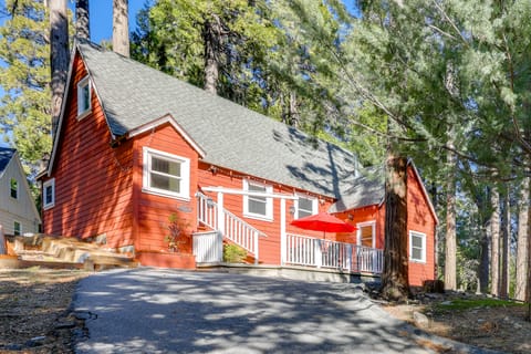 Walk to Lake Arrowhead Village: Bright Gem w/ Deck House in Lake Arrowhead