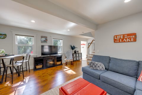 Walk to Lake Arrowhead Village: Bright Gem w/ Deck House in Lake Arrowhead