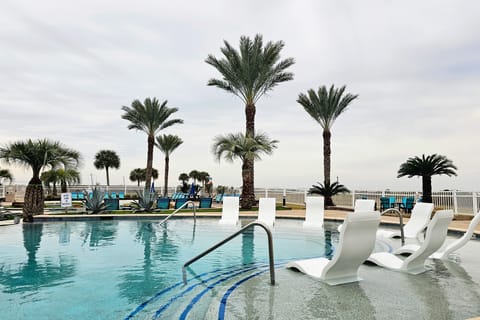 Beach + Pool Access: Resort Getaway in Galveston! Apartment in Galveston Island