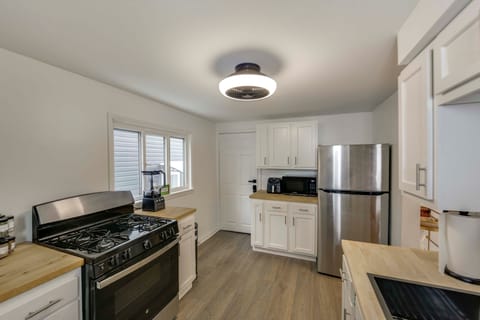 5 Mi to PNC Park: Pittsburgh Game Day Getaway! House in Allegheny River