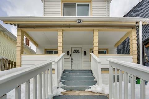 5 Mi to PNC Park: Pittsburgh Game Day Getaway! House in Allegheny River