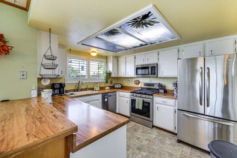 Large Yard & Fire Pit: Peaceful Arroyo Grande Home House in Grover Beach