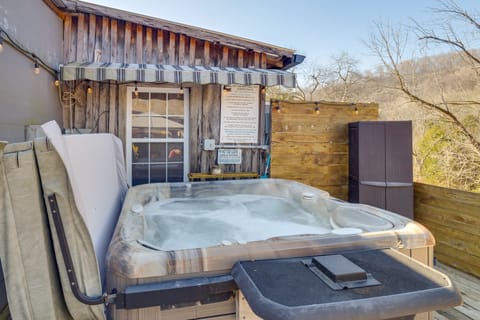 Cozy Couple's Studio w/ Hot Tub in Hickman Apartment in Tennessee