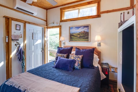 Cozy Couple's Studio w/ Hot Tub in Hickman Apartment in Tennessee