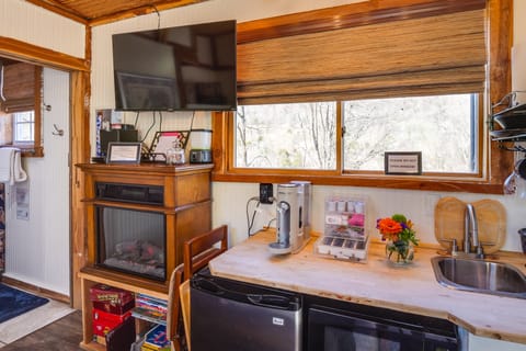 Cozy Couple's Studio w/ Hot Tub in Hickman Apartment in Tennessee