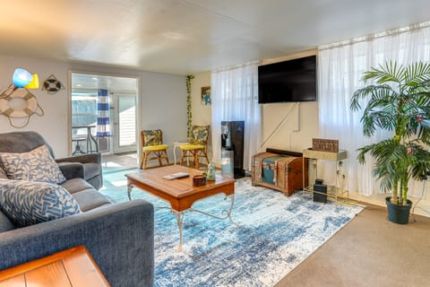 Sun & Sand in St Pete! Family Home w/ Tiki Bar House in Gulfport