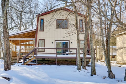 Family Getaway w/ Deck Near Tobyhanna State Park House in Tobyhanna