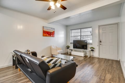 Game Day Location! Arlington Home w/ Private Yard Apartment in Arlington