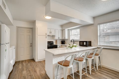 Game Day Location! Arlington Home w/ Private Yard Apartment in Arlington