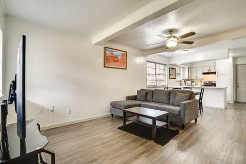 3 Mi to AT&T Stadium! Convenient Unit w/ Patio Apartment in Arlington