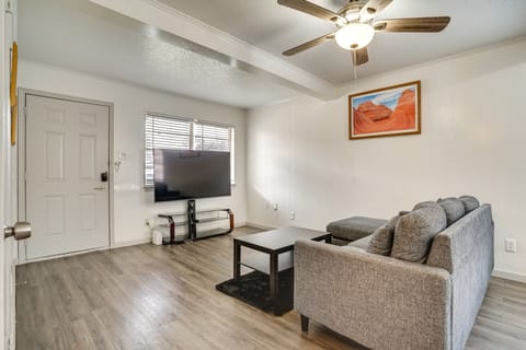 3 Mi to AT&T Stadium! Convenient Unit w/ Patio Apartment in Arlington