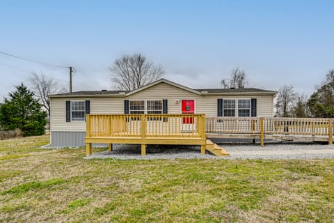 Boat, Fish, Hike & Explore: Cozy Home in Bronston House in Lake Cumberland