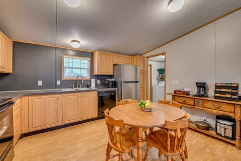 Boat, Fish, Hike & Explore: Cozy Home in Bronston House in Lake Cumberland