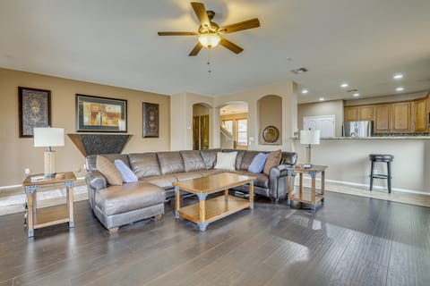 5 Mi to San Tan Mtn: Group Getaway in Queen Creek! House in Johnson Ranch