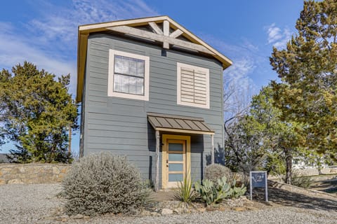 Pool Access, Walk to Water! Possum Kingdom Cabin House in Possum Kingdom Lake