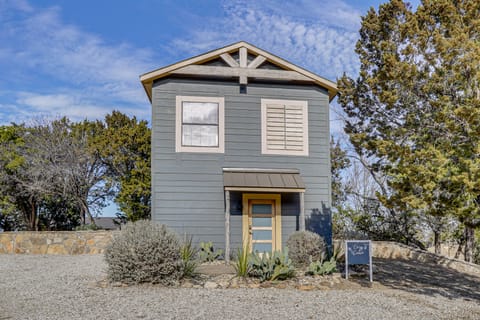 Pool Access, Walk to Water! Possum Kingdom Cabin House in Possum Kingdom Lake