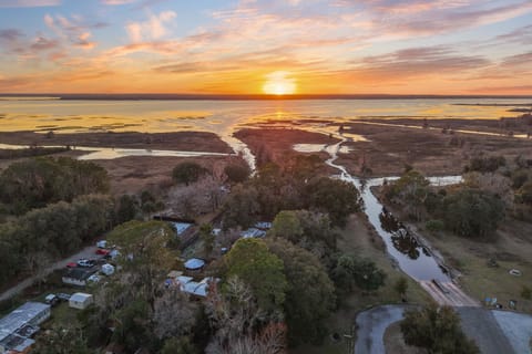 Steps to Orange Lake: Pet-Friendly Getaway! House in Florida