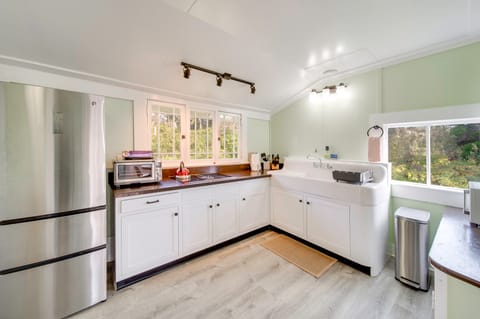 Lush Island Oasis Near Volcanoes National Park House in Volcano