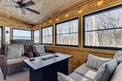 Peaceful Nature Retreat w/ Hot Tub in Lost City! House in Shenandoah Valley