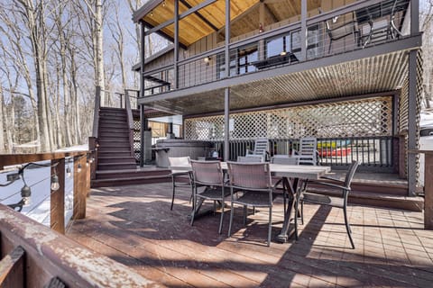 Peaceful Nature Retreat w/ Hot Tub in Lost City! House in Shenandoah Valley