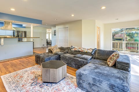 Stay Near San Pablo Bay! Home w/ Deck, Yard & View House in Richmond