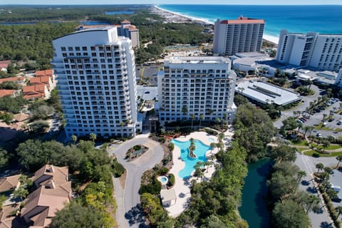 Walk to Waves: Resort-Style Miramar Beach Getaway Apartment in Miramar Beach