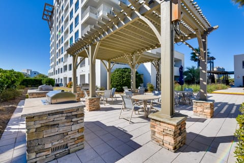 Walk to Waves: Resort-Style Miramar Beach Getaway Apartment in Miramar Beach