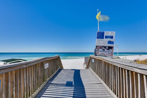 Walk to Waves: Resort-Style Miramar Beach Getaway Apartment in Miramar Beach