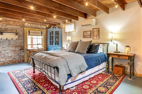 1 Block to Main St: 'Second Street Carriage House' Apartment in Indiana