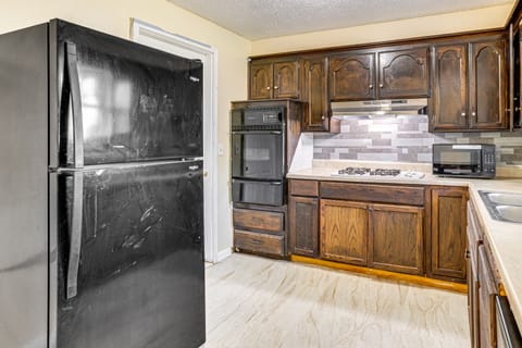 8 Mi to Bricktown Fun: Quiet Family Retreat House in Oklahoma City