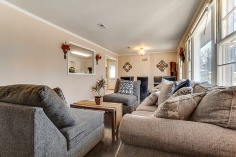 5 Mi to Broadway Fun! Group-Ready Nashville Home House in Nashville